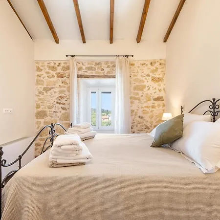 Lithos Courtyard *