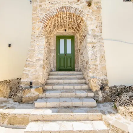 Villa Lithos Courtyard Kothonikion